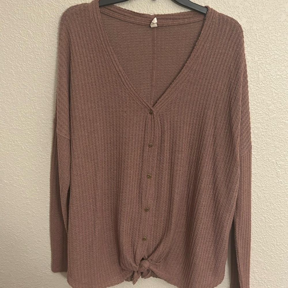 Women’s maroon long sleeve waffle knit top size M/L.